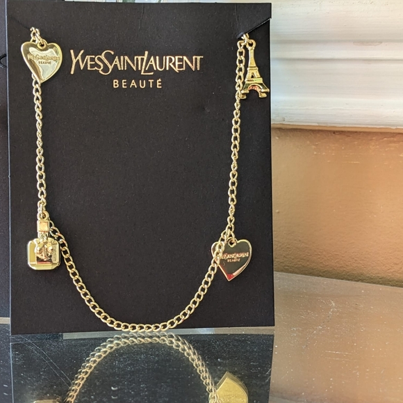 Yves Saint Laurent - Picture 5 of 15